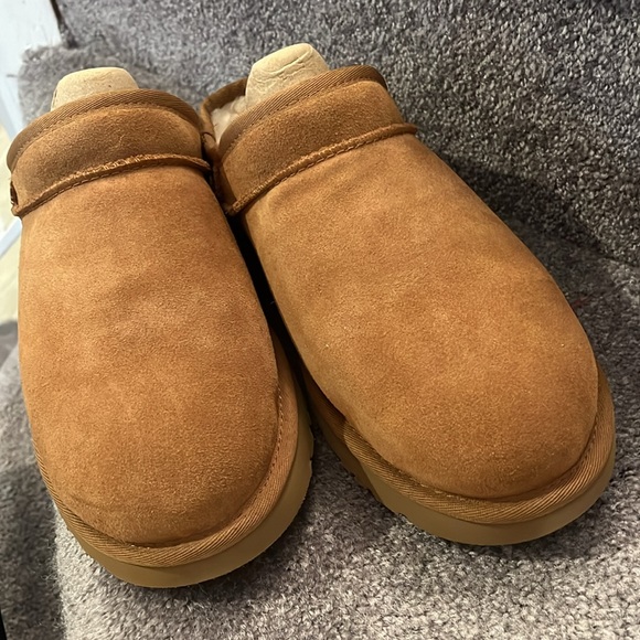 Brand New Never Worn Mens Ugg Slippers - Picture 5 of 7